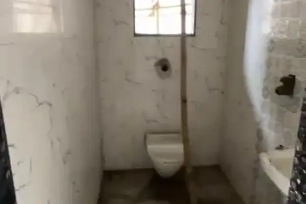 2 BHK Flat for Sale in Andheri West, Mumbai – Property Image