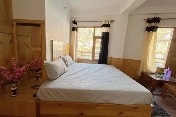 5 BHK Independent Homestay in Manali – Property Image