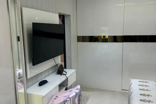 2 BHK Flat in Evershine Green, Andheri West – Property Image
